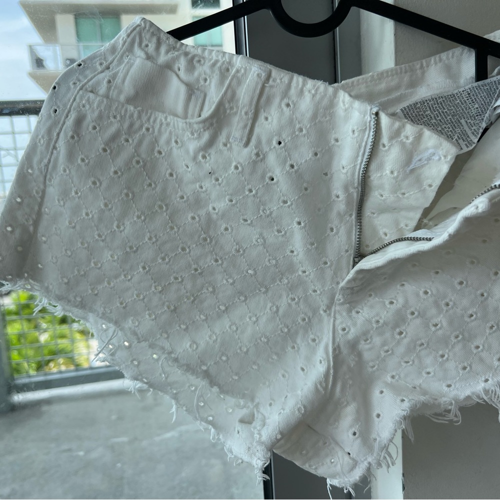 White embroidered shorts Zara